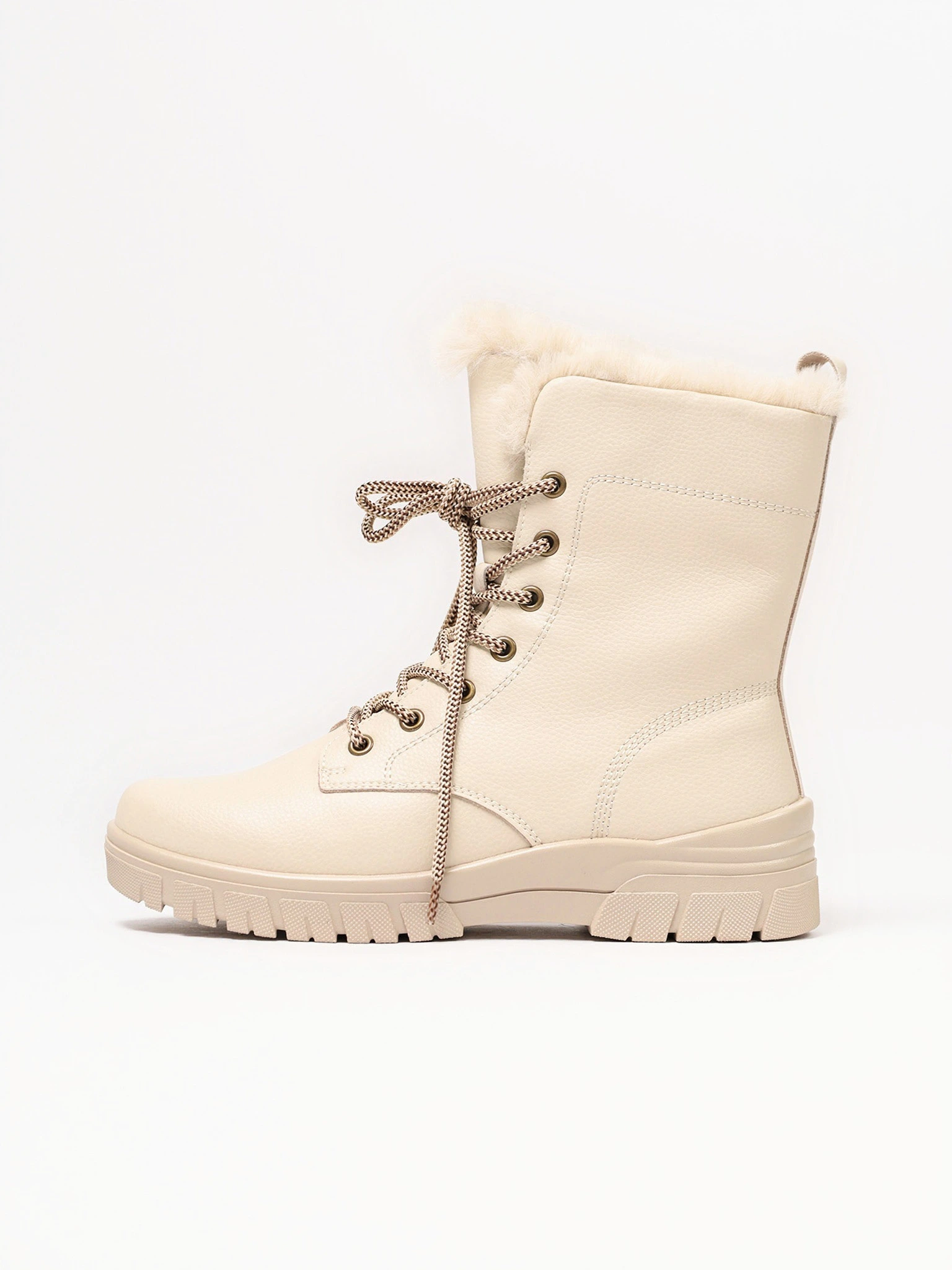 Ботинки бежевого цвета на средней рельефной подошве